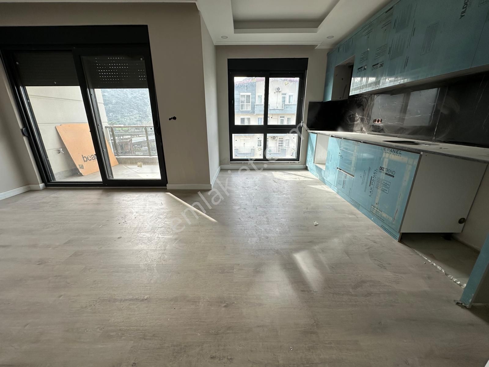 Tropık Parkta Deniz Manzaralı 2+1 Dubleks - Görsel 2