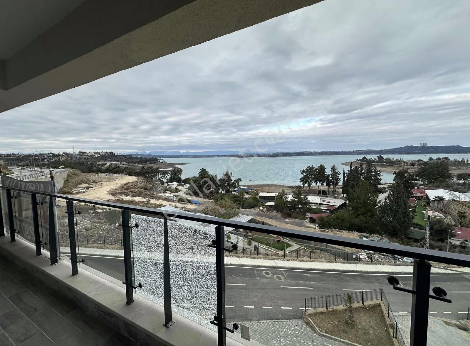 Kur Grup'tan Panoramik Göl Manzaralı Yatay Mimari 4+1 Daire