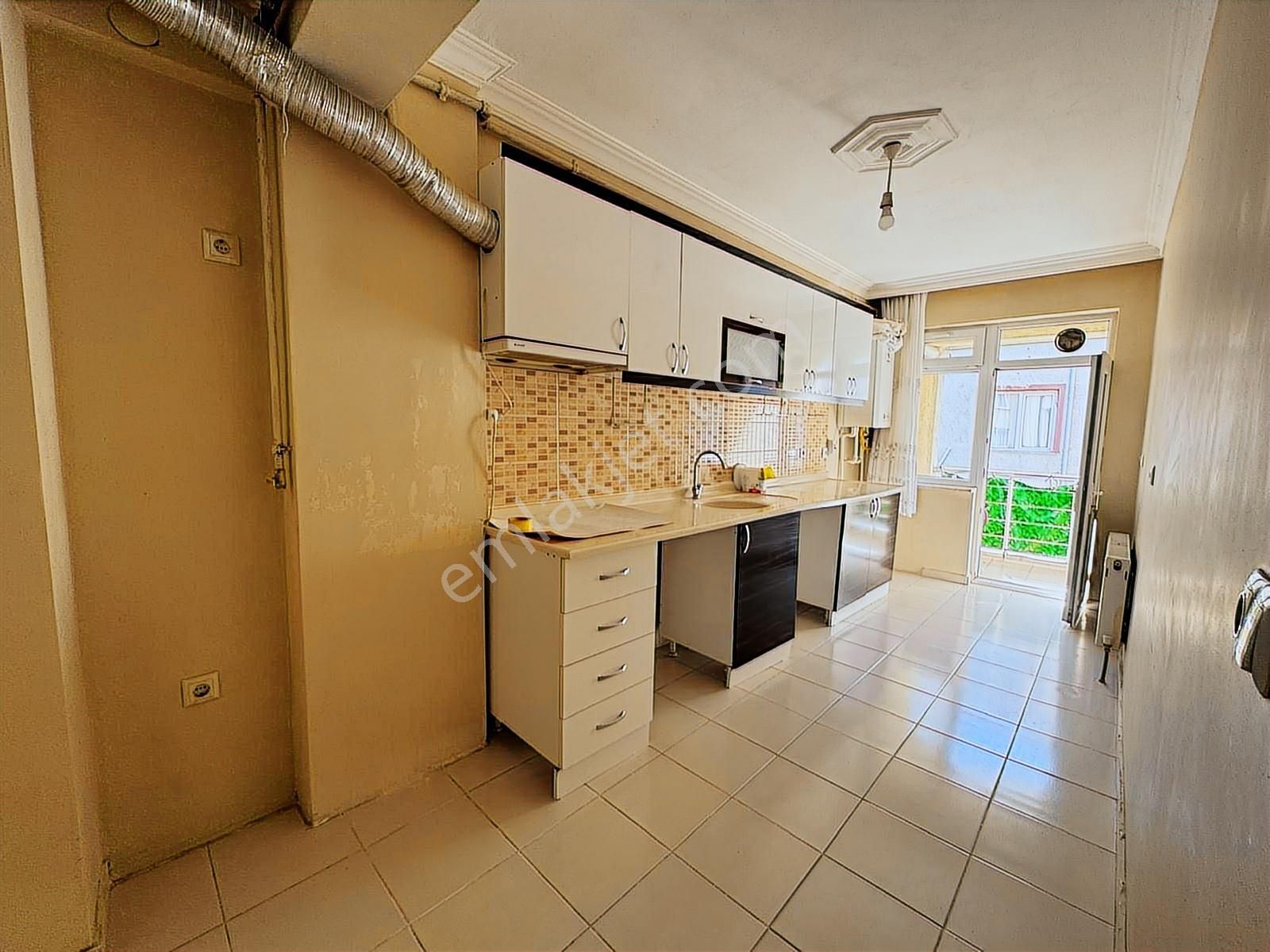 Fatih Mahallesinde Gaffar Okkan Cad. Yakını Ara Kat Balkonlu 2+1 - Görsel 8