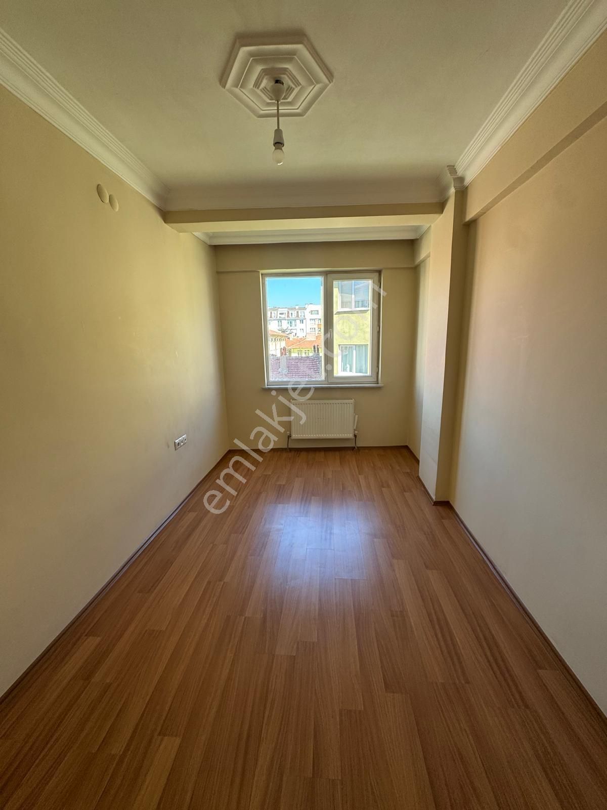 Fatih Mahallesinde Gaffar Okkan Cad. Yakını Ara Kat Balkonlu 2+1 - Görsel 22