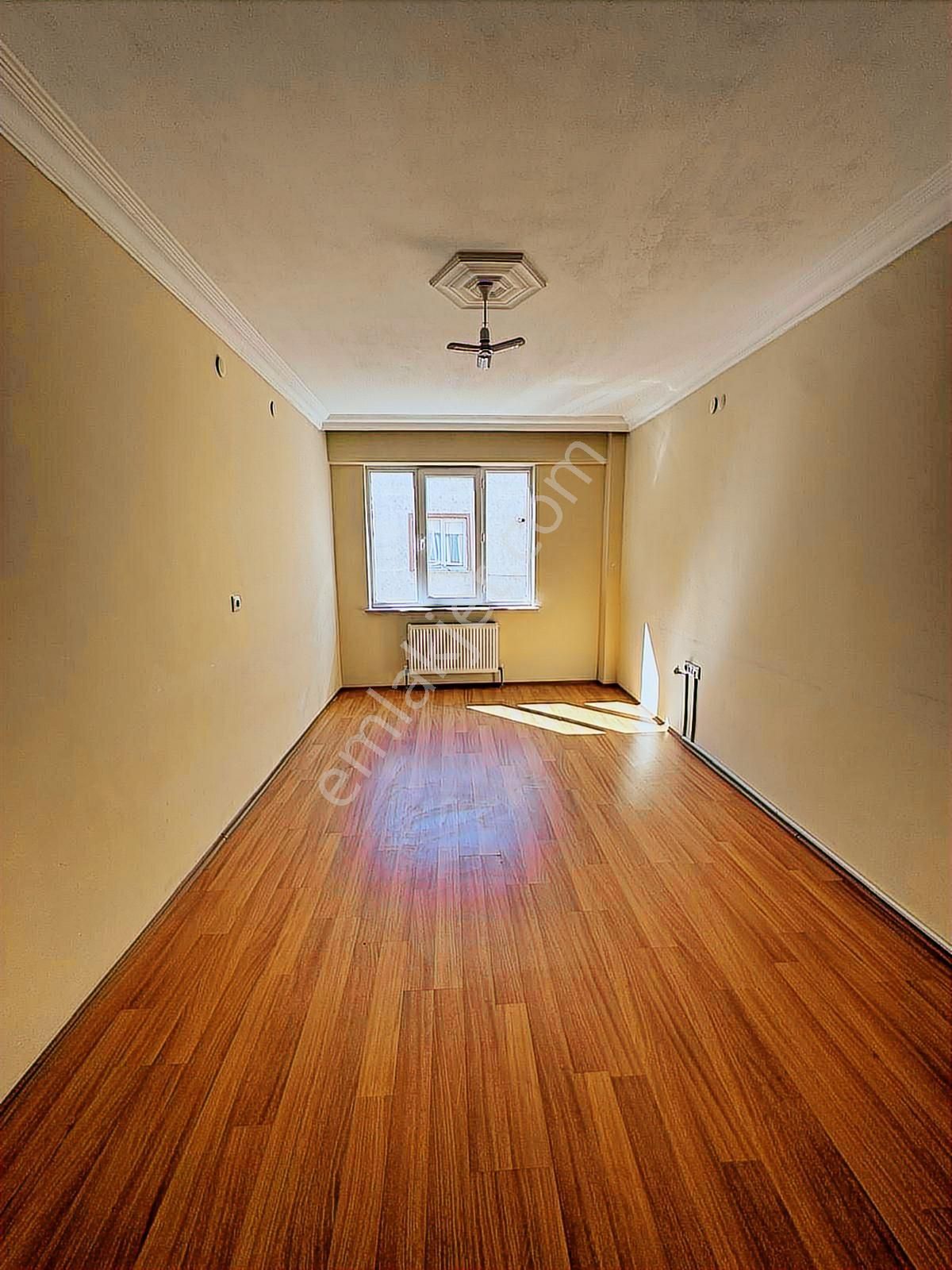 Fatih Mahallesinde Gaffar Okkan Cad. Yakını Ara Kat Balkonlu 2+1 - Görsel 2