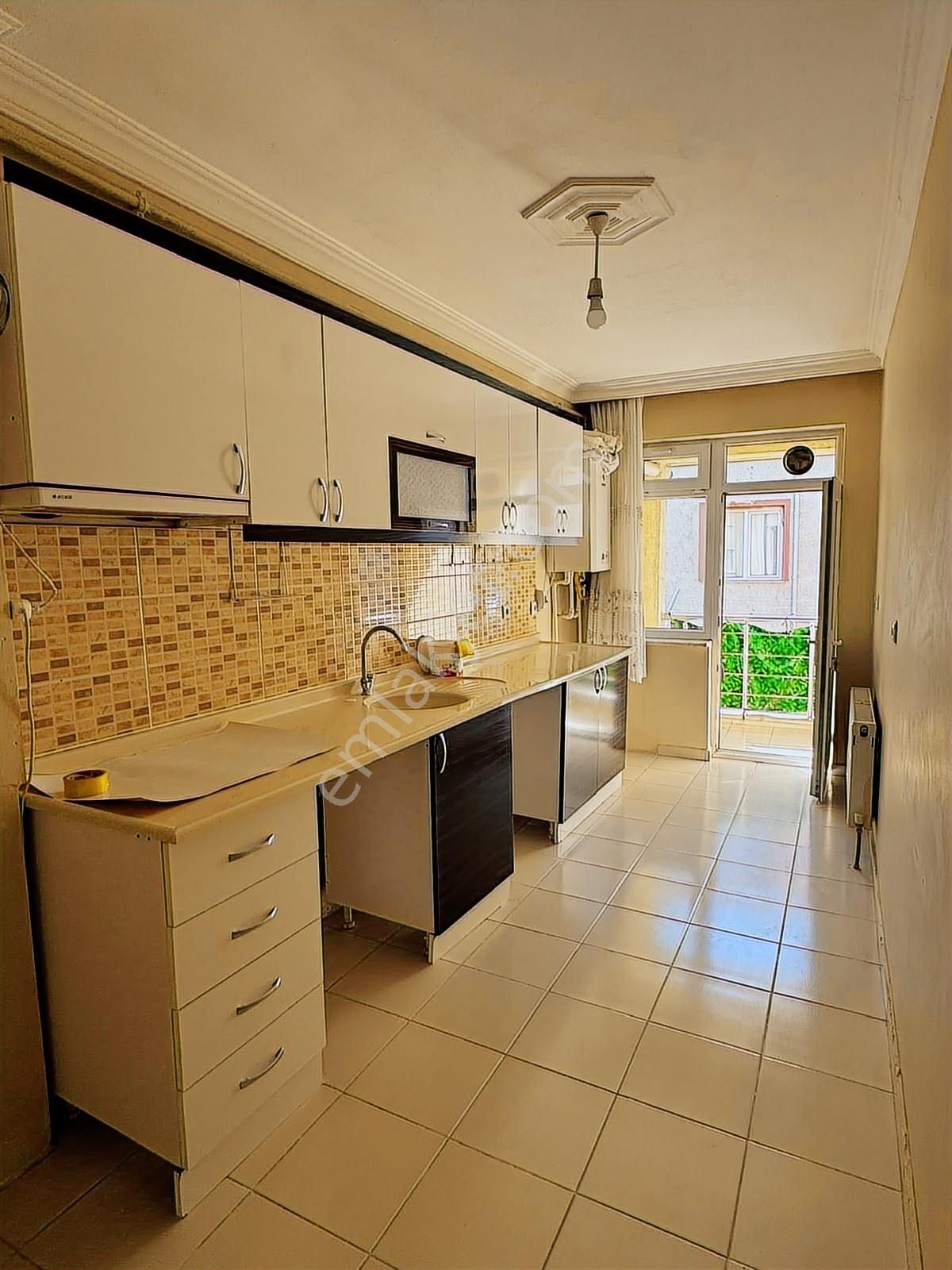 Fatih Mahallesinde Gaffar Okkan Cad. Yakını Ara Kat Balkonlu 2+1 - Görsel 6