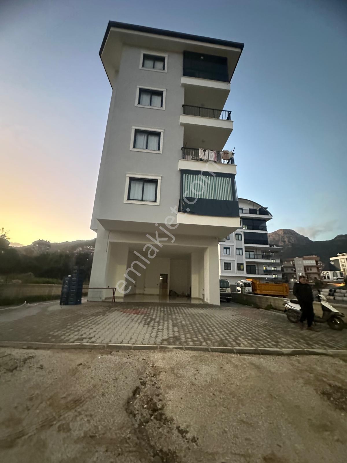 Alanya Çıplaklı Mah.kiralık 40 M2 Dükkan