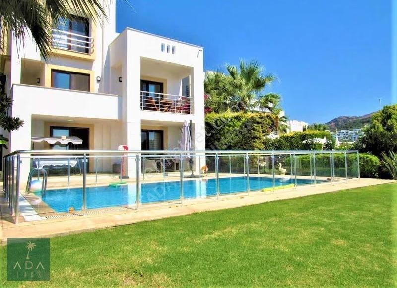 Bodrum Yalıkavakta Kiralık 3+1 Plajlı Villa - Görsel 12