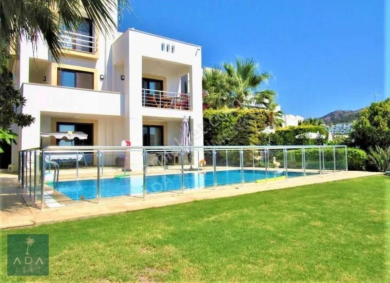 Bodrum Yalıkavakta Kiralık 3+1 Plajlı Villa - Görsel 27