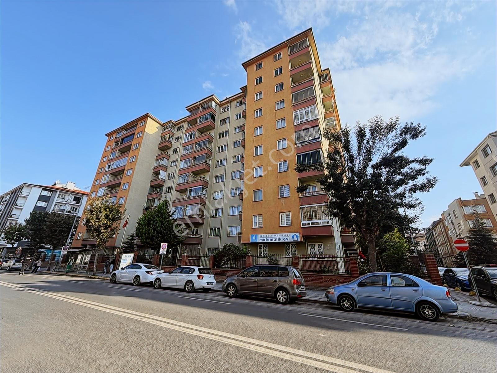 Seylap Caddesi Üzeri Ara Kat Çift Balkonlu Kilerli 3+1 Daire