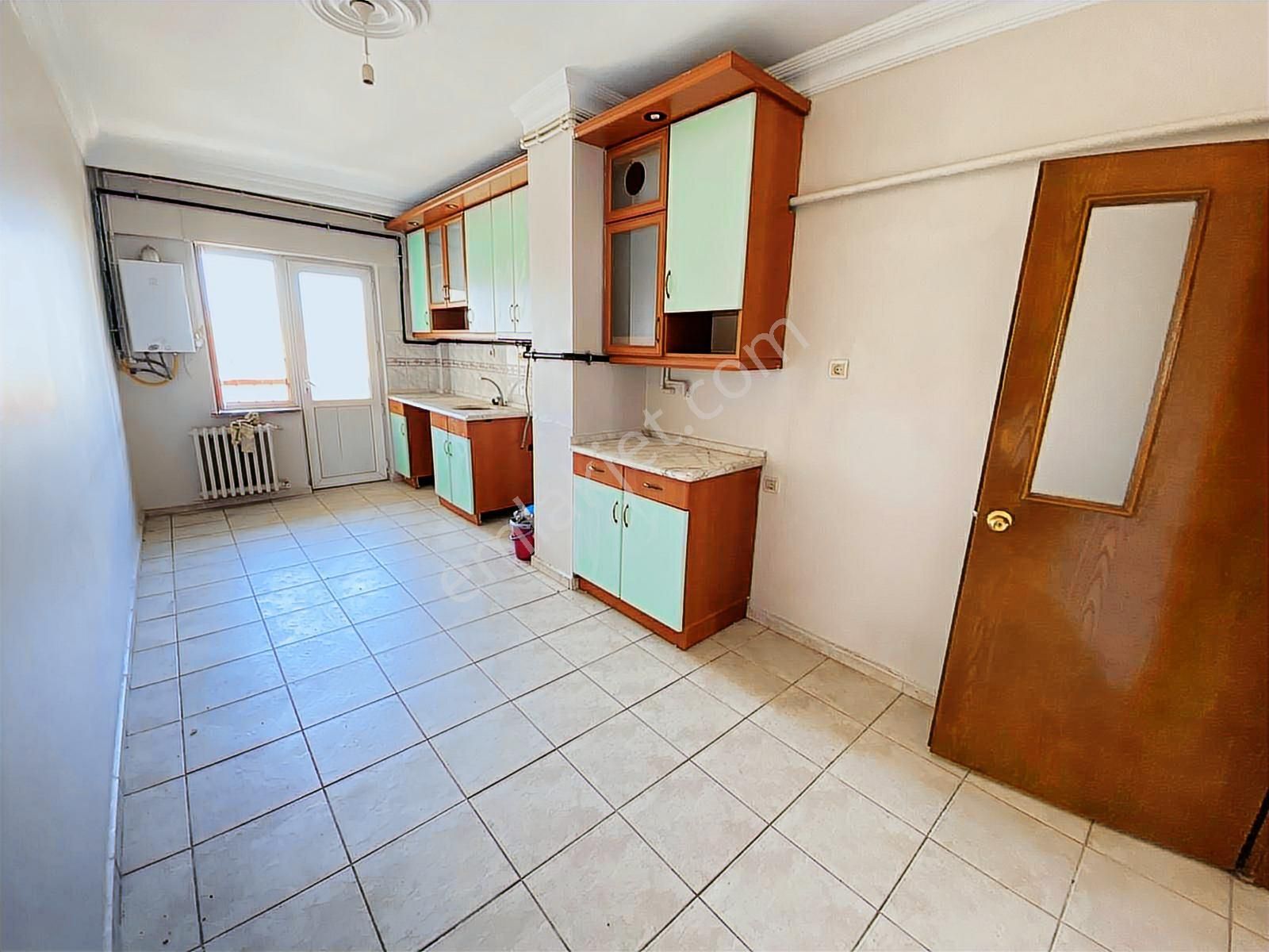 Seylap Caddesi Üzeri Ara Kat Çift Balkonlu Kilerli 3+1 Daire - Görsel 16