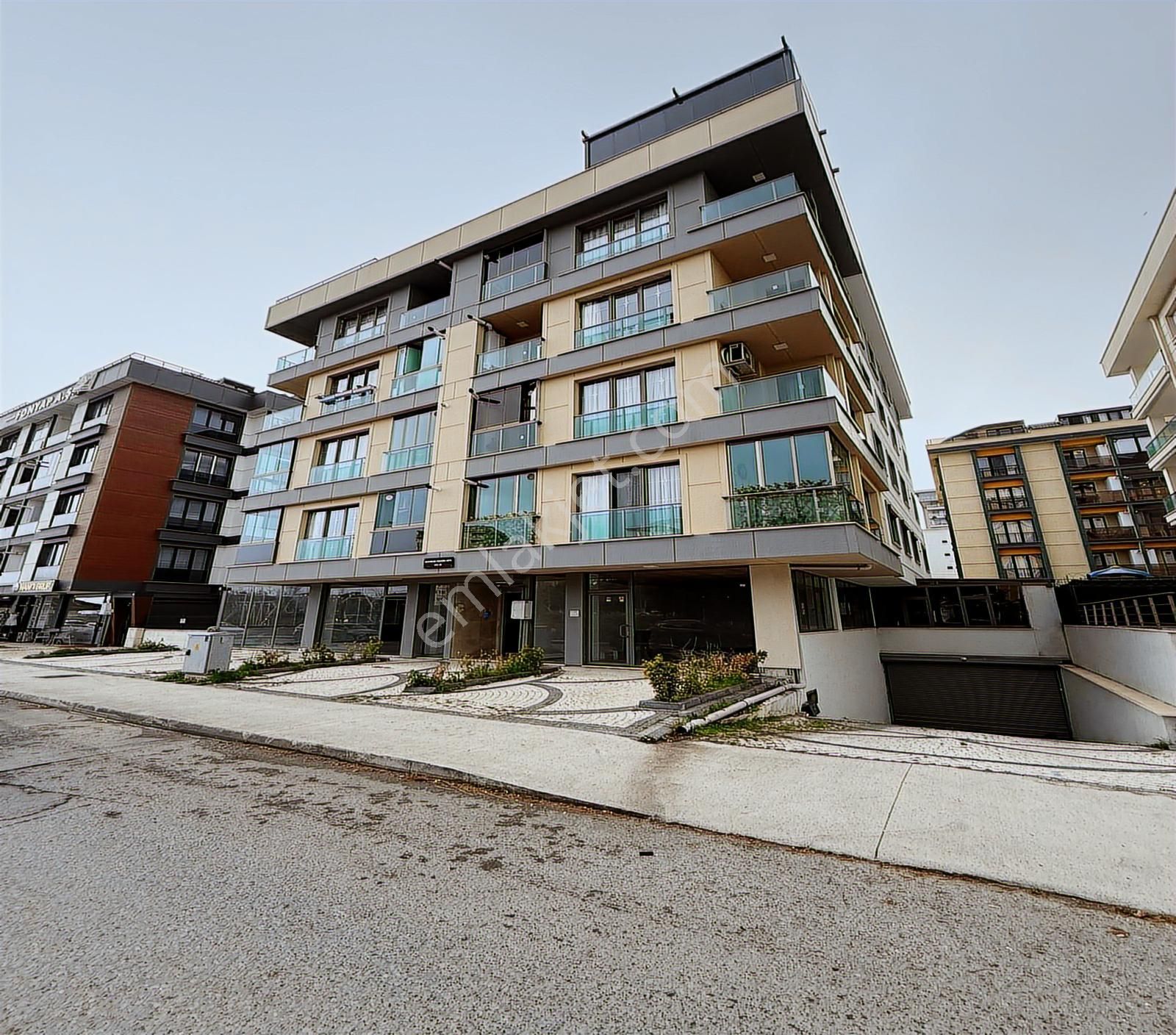 Beylikdüzü West Marina'ya Yakın Konum Geniş M2 Satılık Dükkan !!