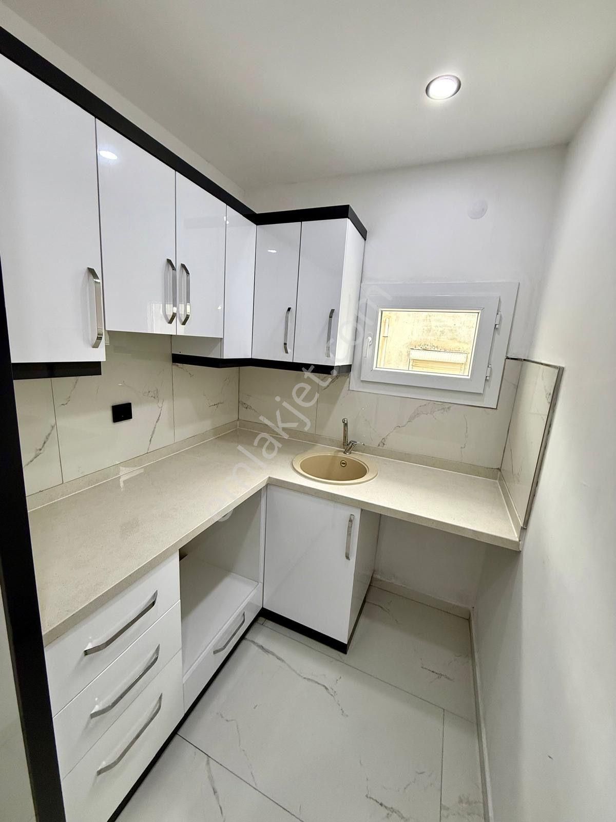 Kiralık 2+1 Full Yapılı Ön Cephe Cumhuriyet Cad. Üstü - Görsel 11