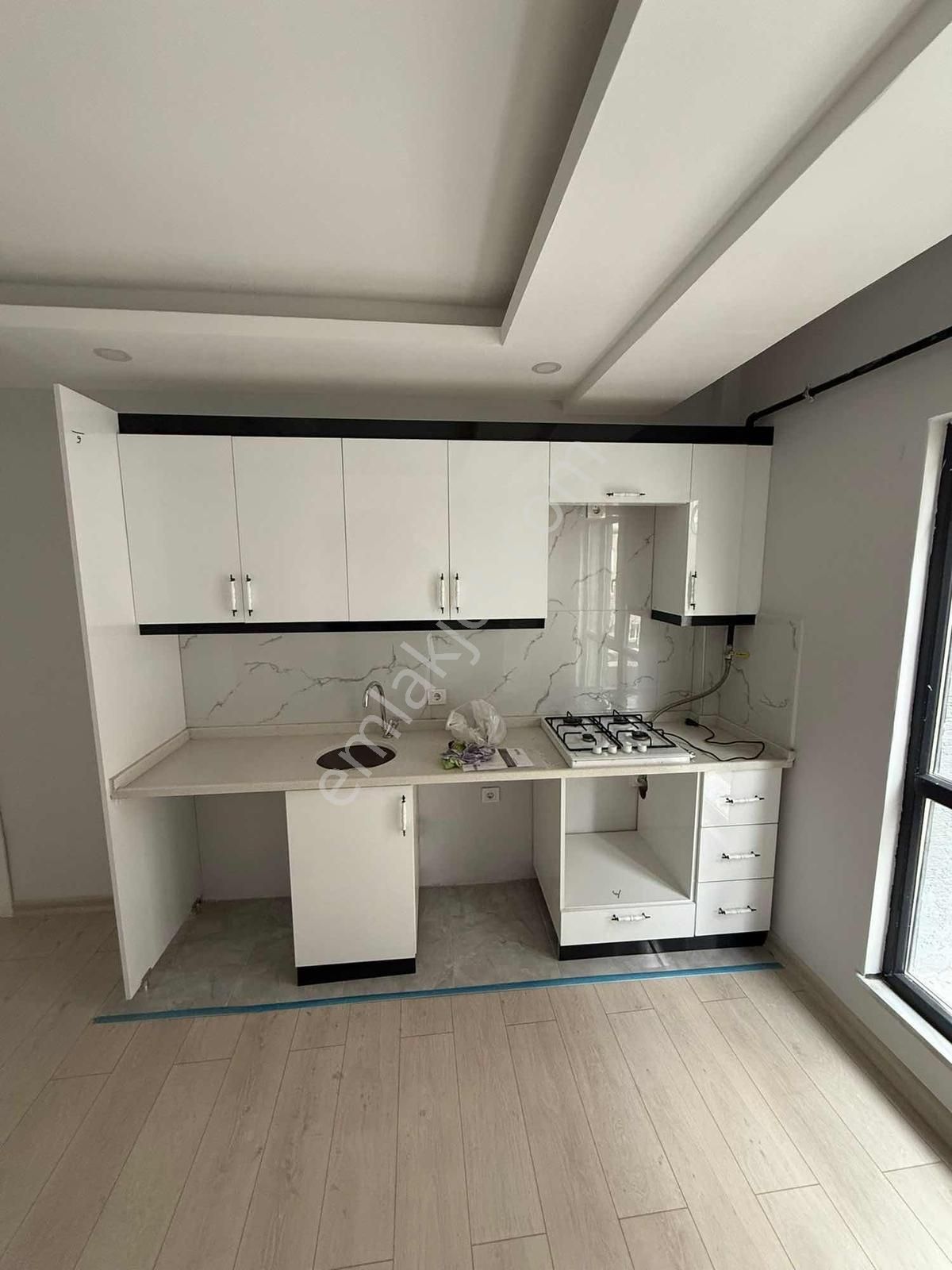 Mut Grouptan Çarşıda Kiralık Sıfır 1+1 Daire - Görsel 2