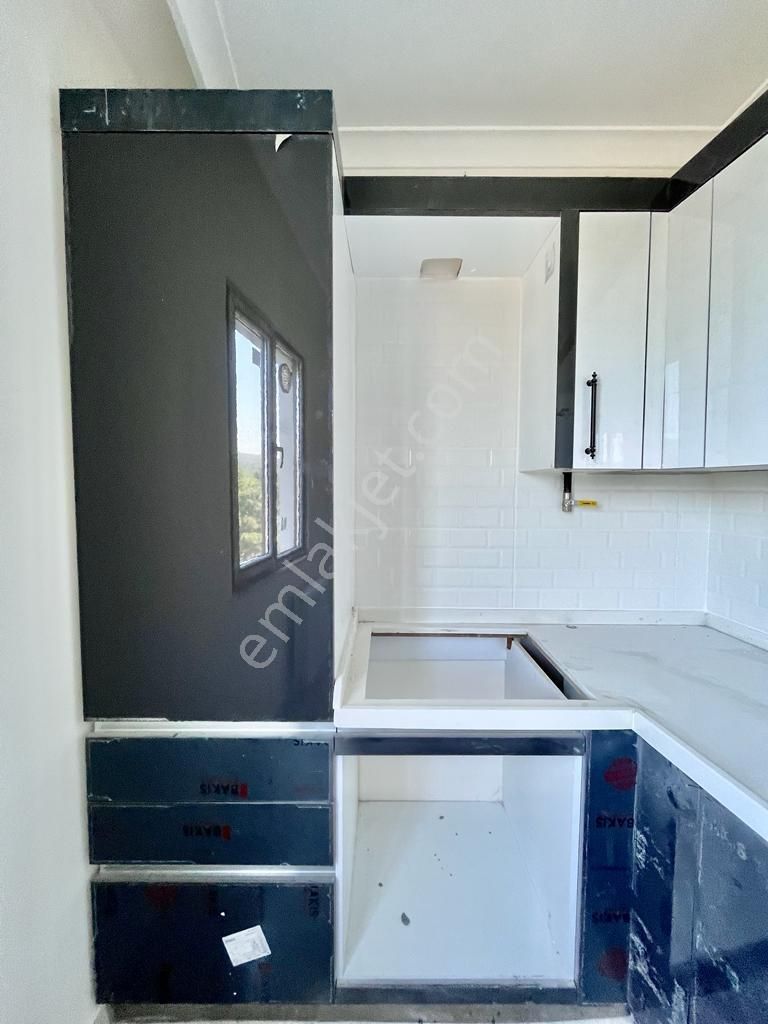 Çekmeköy Defnedalı Sitesinde 1+1 Arakat Ayrı Mutfaklı Daire - Görsel 26