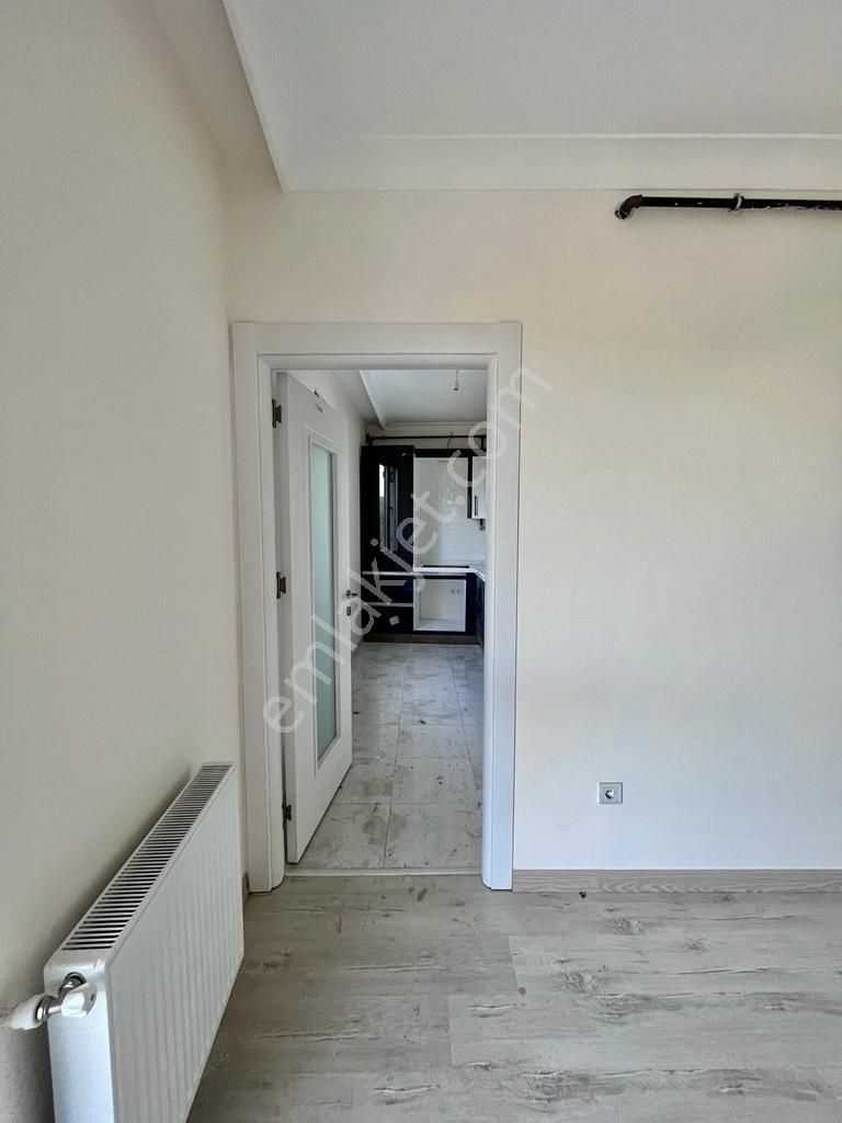 Çekmeköy Defnedalı Sitesinde 1+1 Arakat Ayrı Mutfaklı Daire - Görsel 2