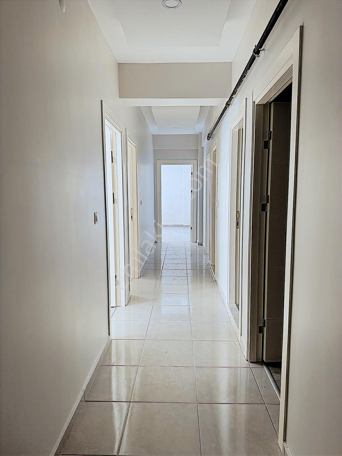 Oscar'dan Çamlıca'nın En Güzel Konumunda Ara Kat 3+1 - Görsel 24