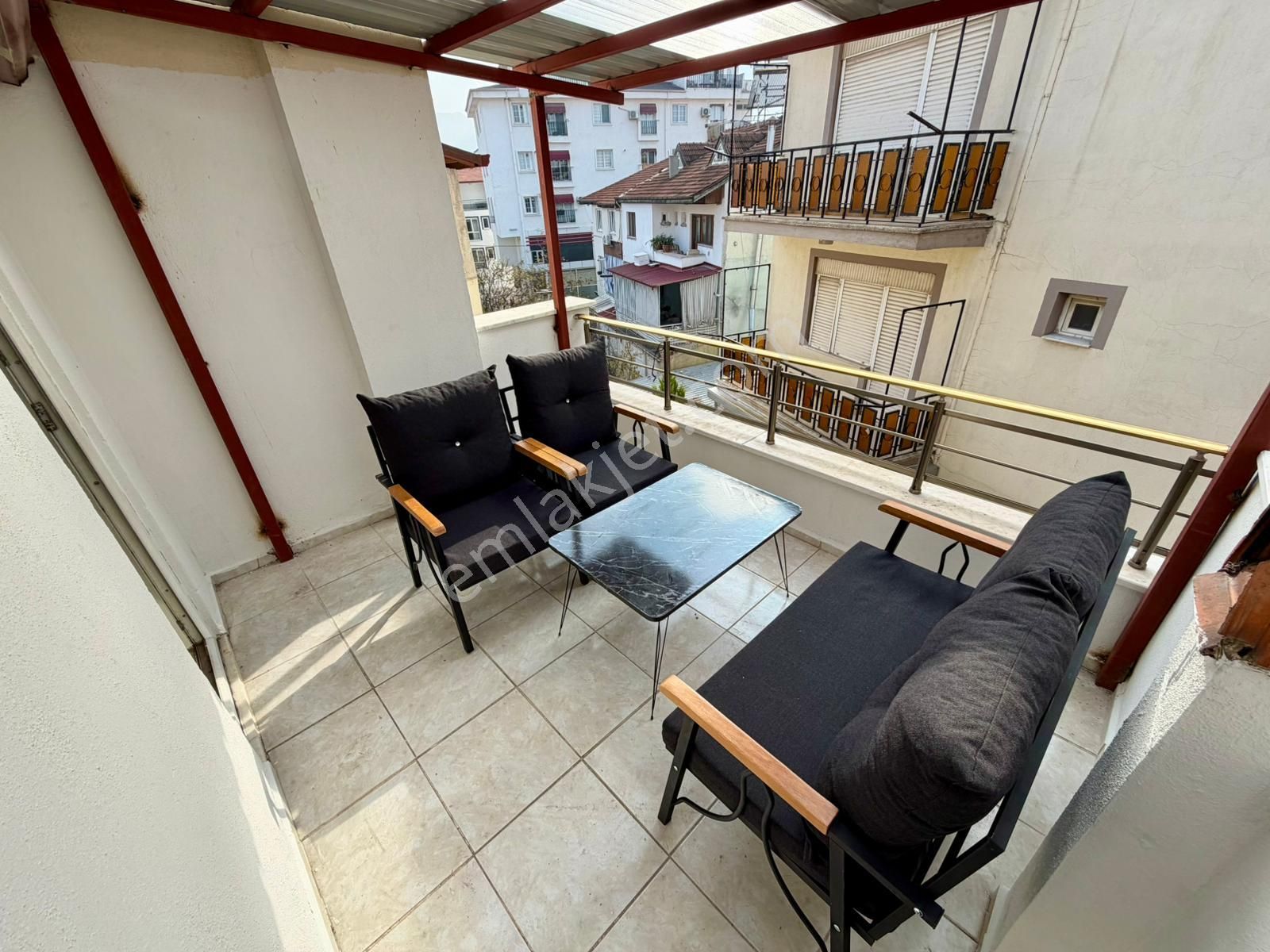 Büyük Teraslı Geniş Kullanışlı Asmalıevlerde 2+1 Satılık Apart - Görsel 2