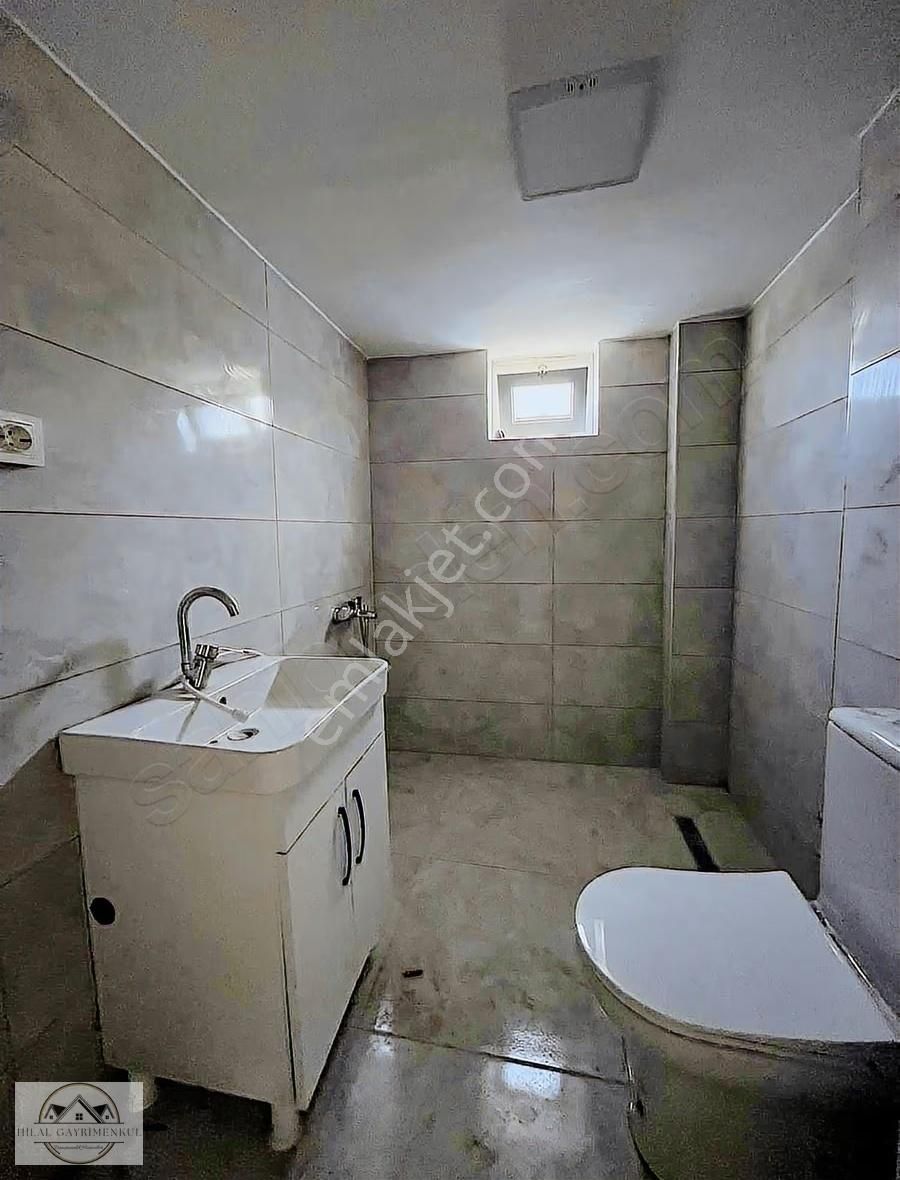 Hilal Gayrimenkulden Yenigünde Pazar Dibi Tadilatlı 3+1 - Görsel 17