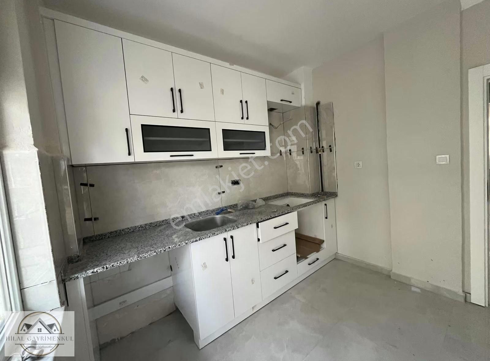 Hilal Gayrimenkulden Yenigünde Pazar Dibi Tadilatlı 3+1 - Görsel 8