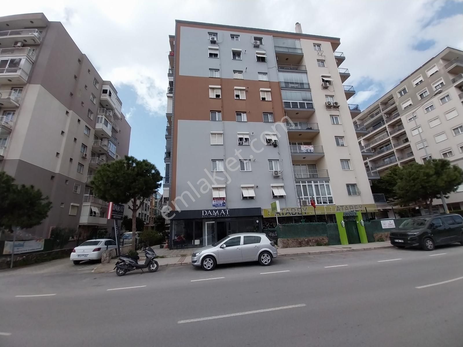 Karşıyaka Demirköprü'de Harika Konumda Satılık 3+1