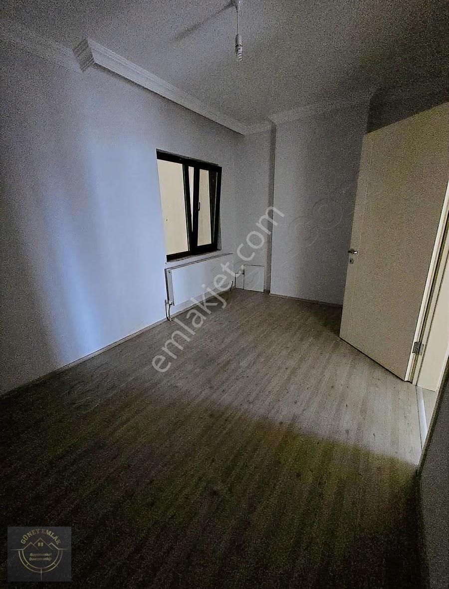 Ezine Pazaryeri Yanında Cadde Üstü 3+1 Ara Kat Satılık Daire - Görsel 4