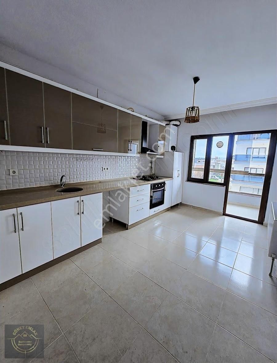 Ezine Pazaryeri Yanında Cadde Üstü 3+1 Ara Kat Satılık Daire