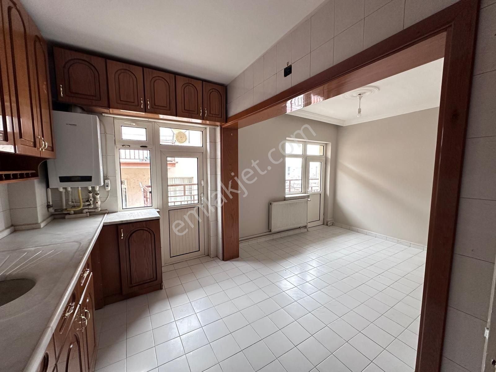 Şenlik Mahallesinde Merkezi Lokasyında Ankara Manzaralı Daire - Görsel 16