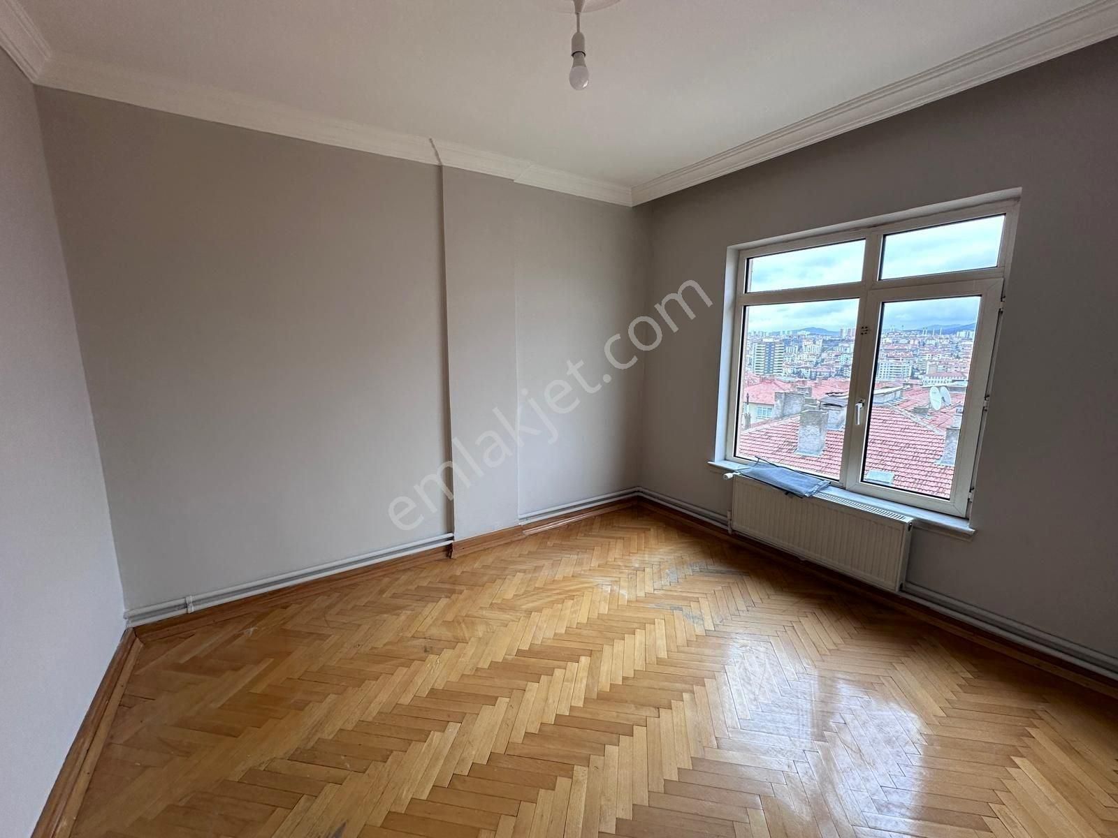 Şenlik Mahallesinde Merkezi Lokasyında Ankara Manzaralı Daire - Görsel 9