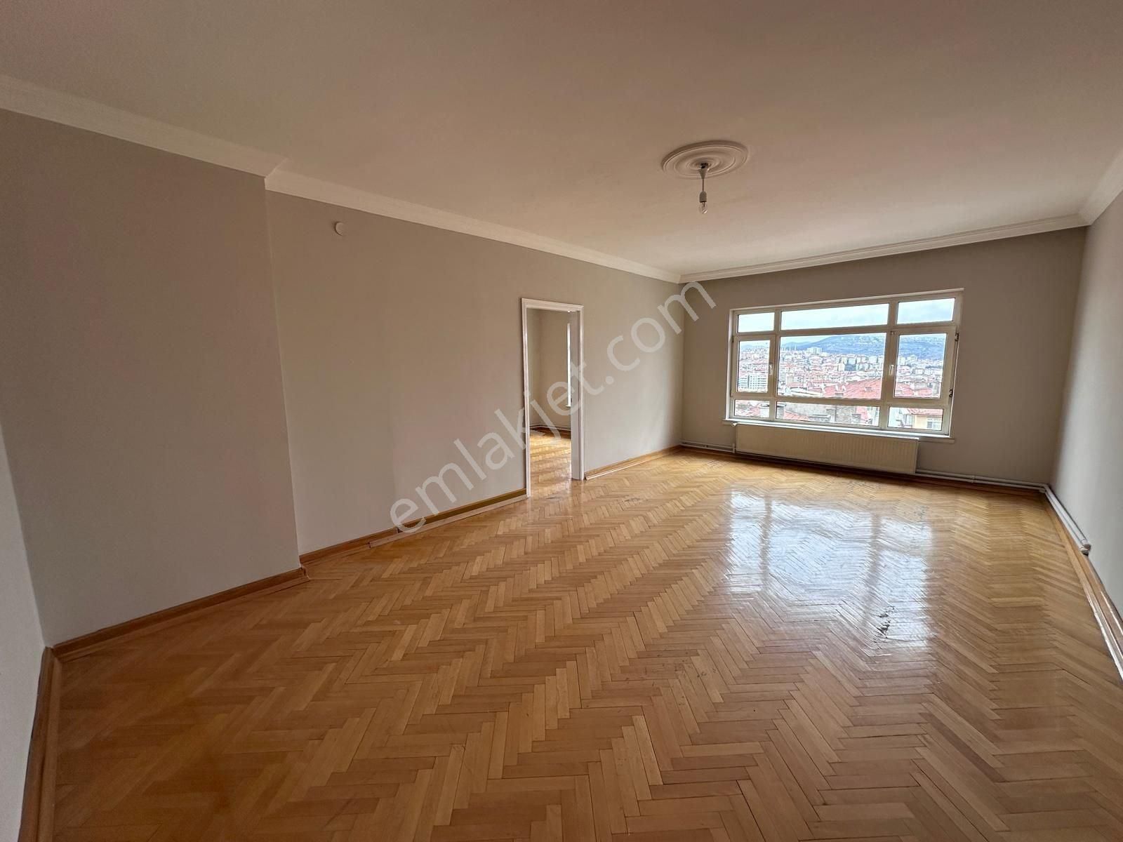 Şenlik Mahallesinde Merkezi Lokasyında Ankara Manzaralı Daire