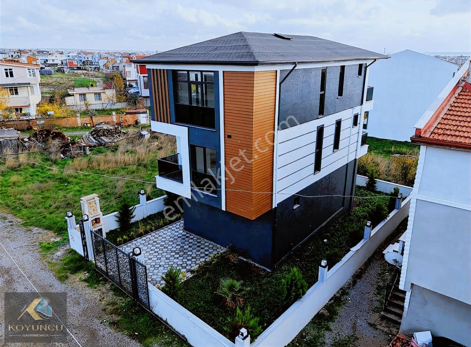 Yeniçiftlik'te 250m2 Arsa İçerisinde Deniz Manz. Müstakil Villa