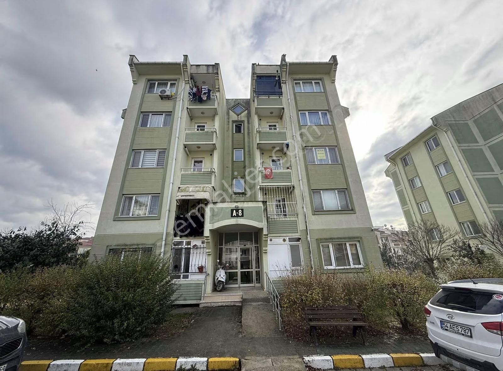 Dorukkent Site İçi Satılık 1+1 Ara Kat Temiz Daire