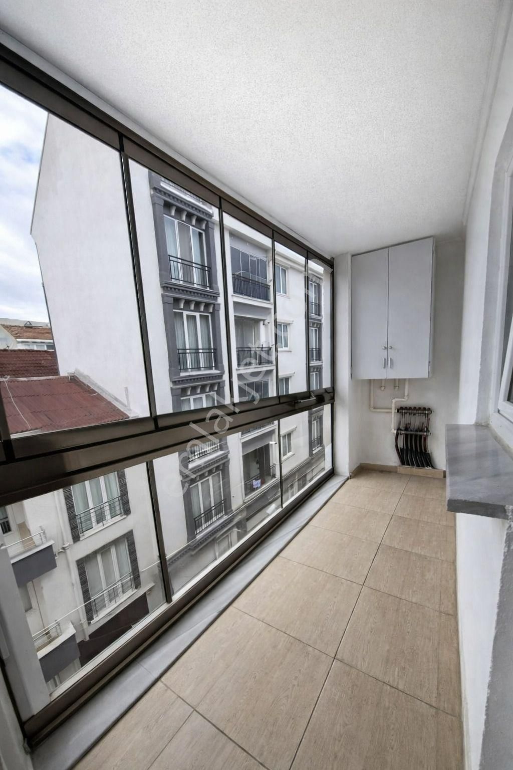 Ak Auto Gayrimenkul' Den Çınarlı Mah Güzel Konumda Kiralık 2+1 Daire