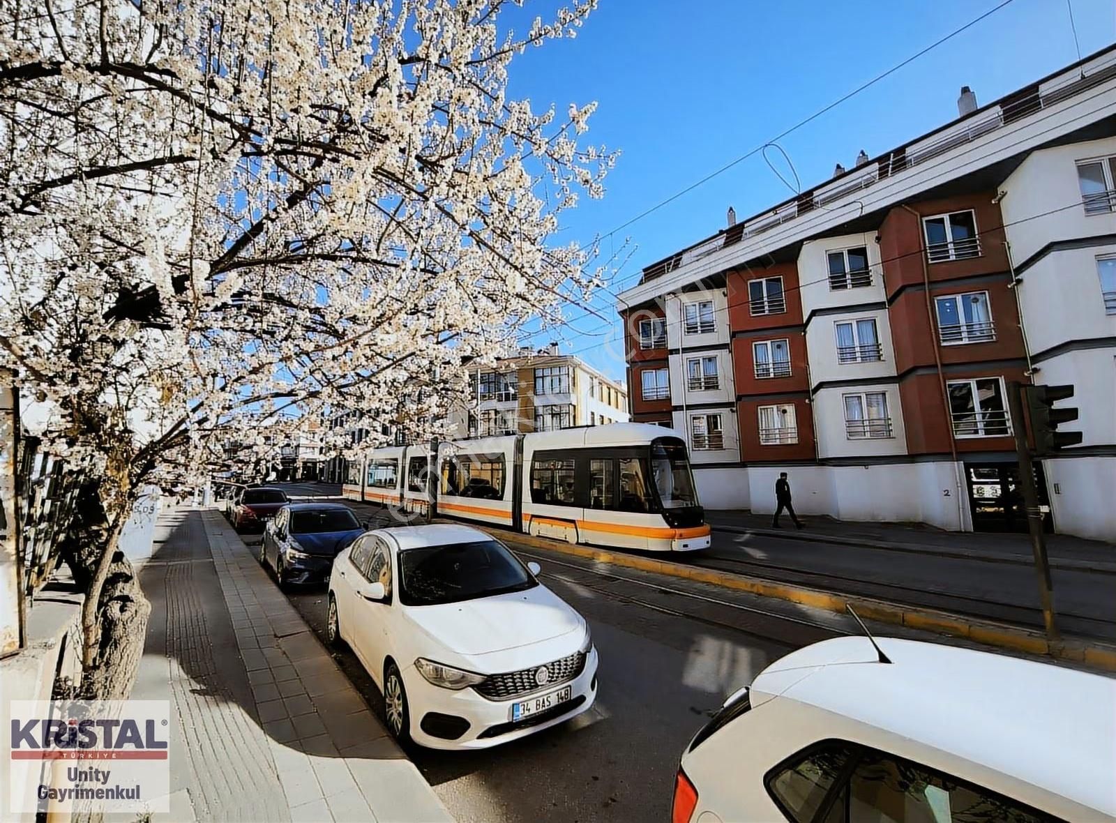 Büyükderede Teraslı Satılık Geniş Daire