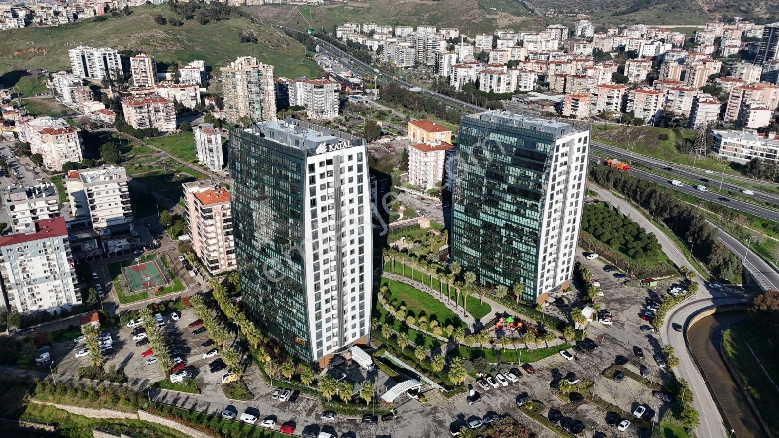 İzmir Karşıyaka Aypark Rezidansta Satılık Geniş Tip 3+1 Daire