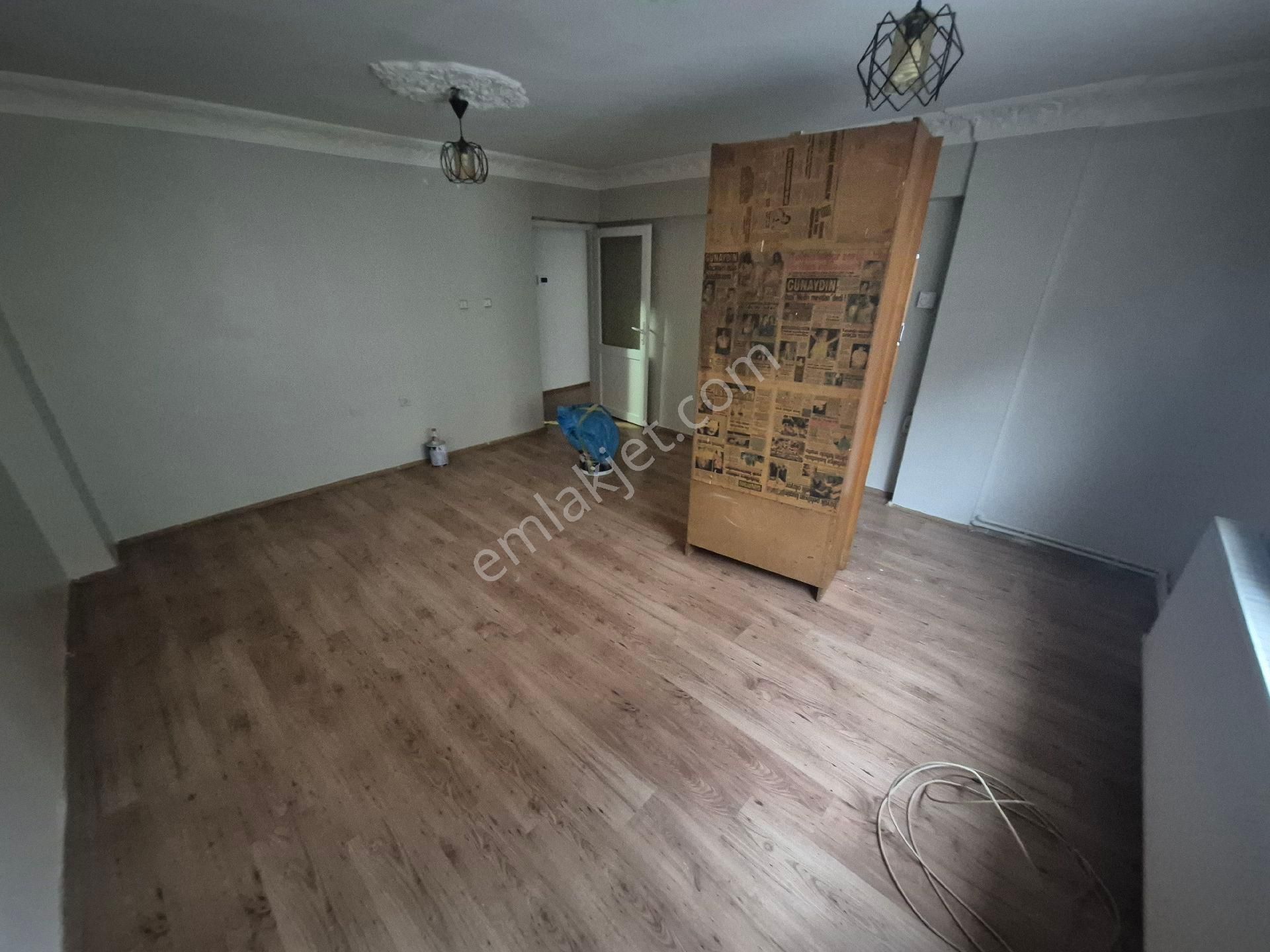 Yeşilyurt Yıldız Caddesi'nde Satılık 2+1 Ara Kat - Asansörlü & Doğalgazlı - Görsel 2