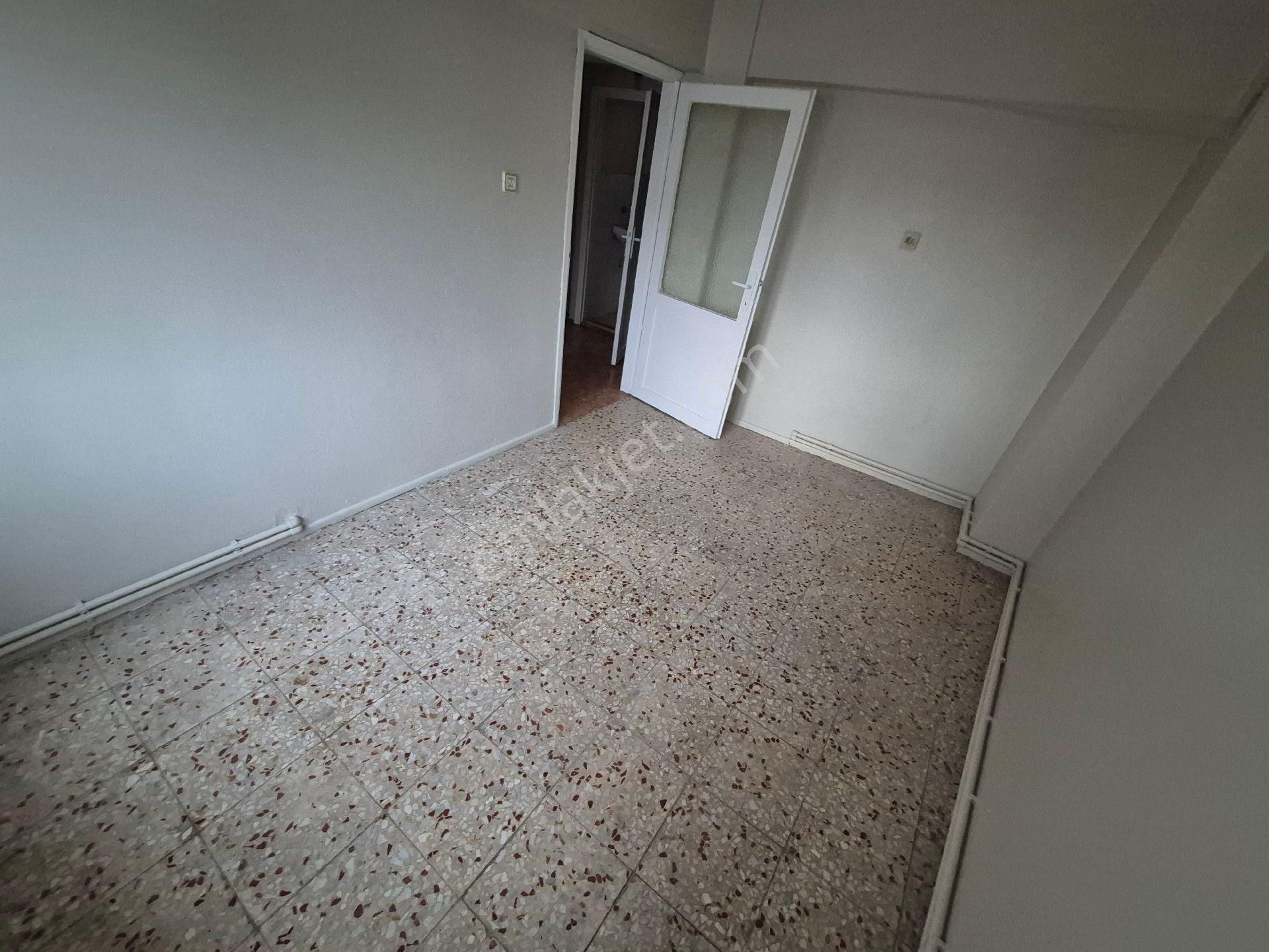 Yeşilyurt Yıldız Caddesi'nde Satılık 2+1 Ara Kat - Asansörlü & Doğalgazlı - Görsel 11