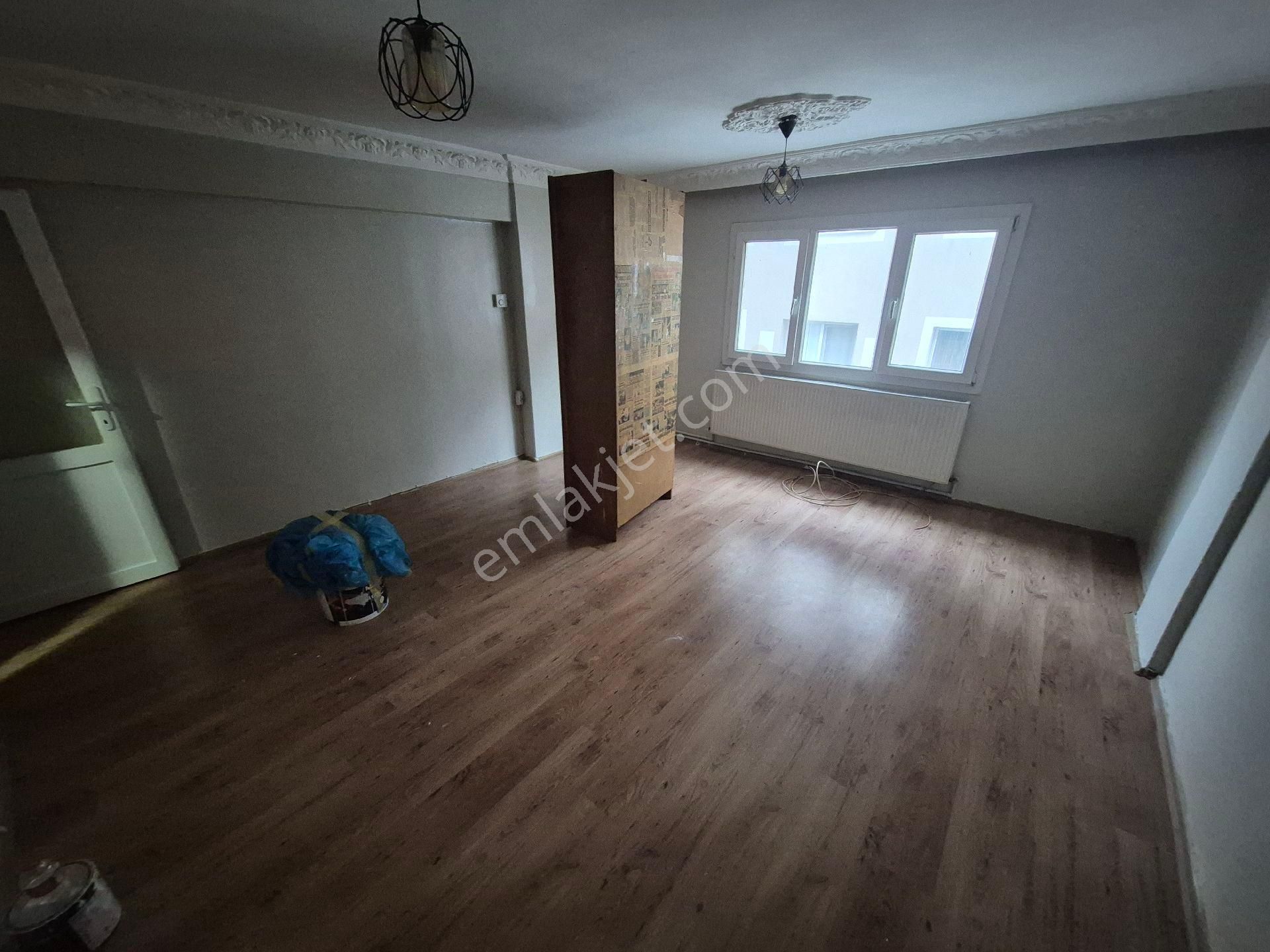 Yeşilyurt Yıldız Caddesi'nde Satılık 2+1 Ara Kat - Asansörlü & Doğalgazlı