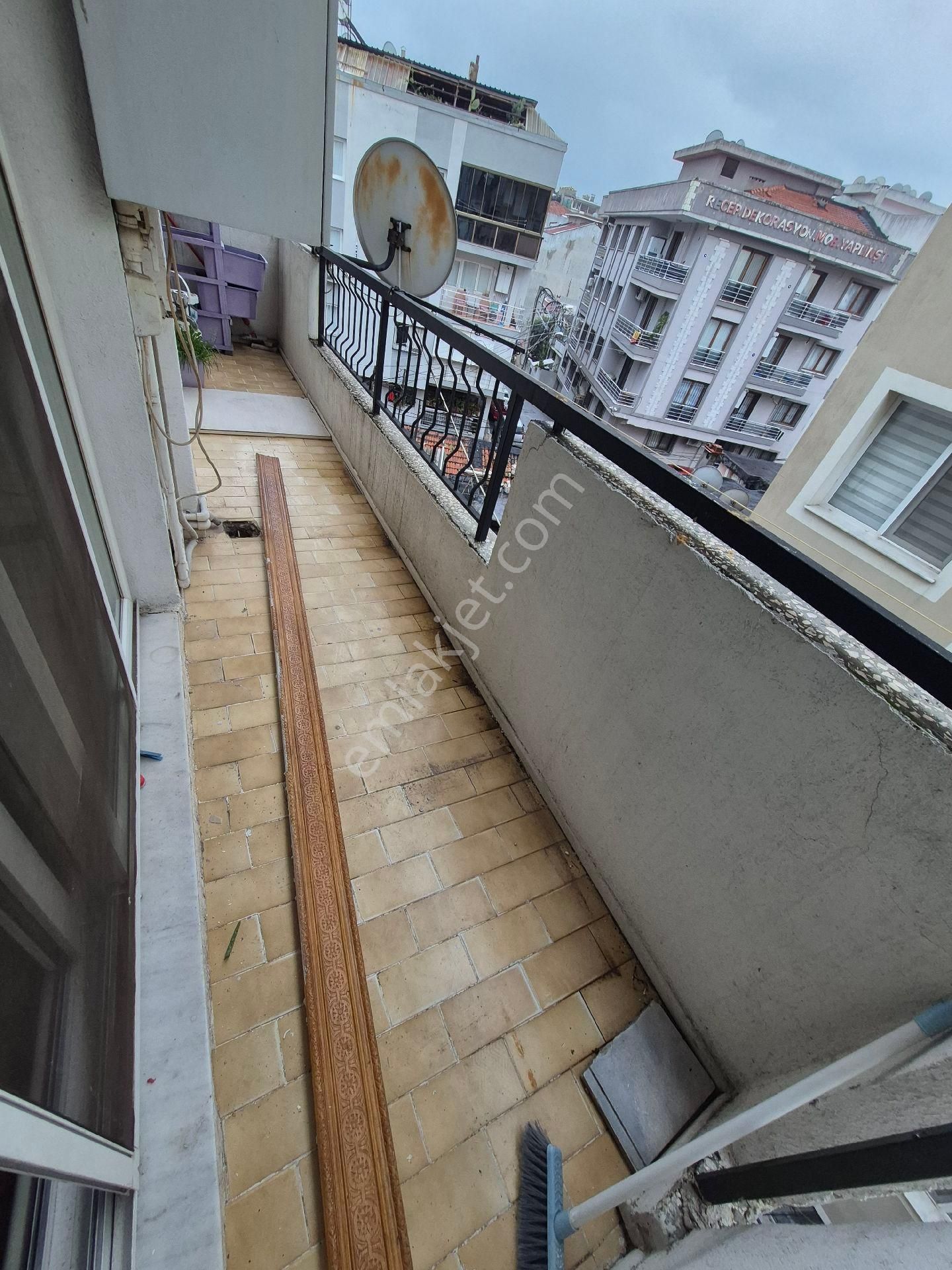 Yeşilyurt Yıldız Caddesi'nde Satılık 2+1 Ara Kat - Asansörlü & Doğalgazlı - Görsel 5