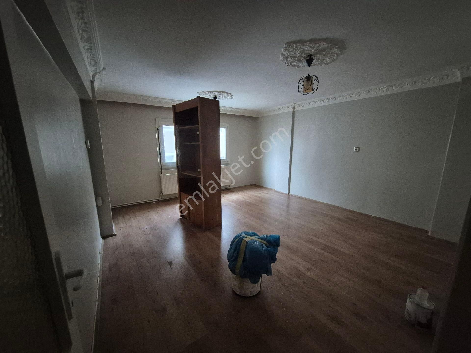 Yeşilyurt Yıldız Caddesi'nde Satılık 2+1 Ara Kat - Asansörlü & Doğalgazlı - Görsel 3