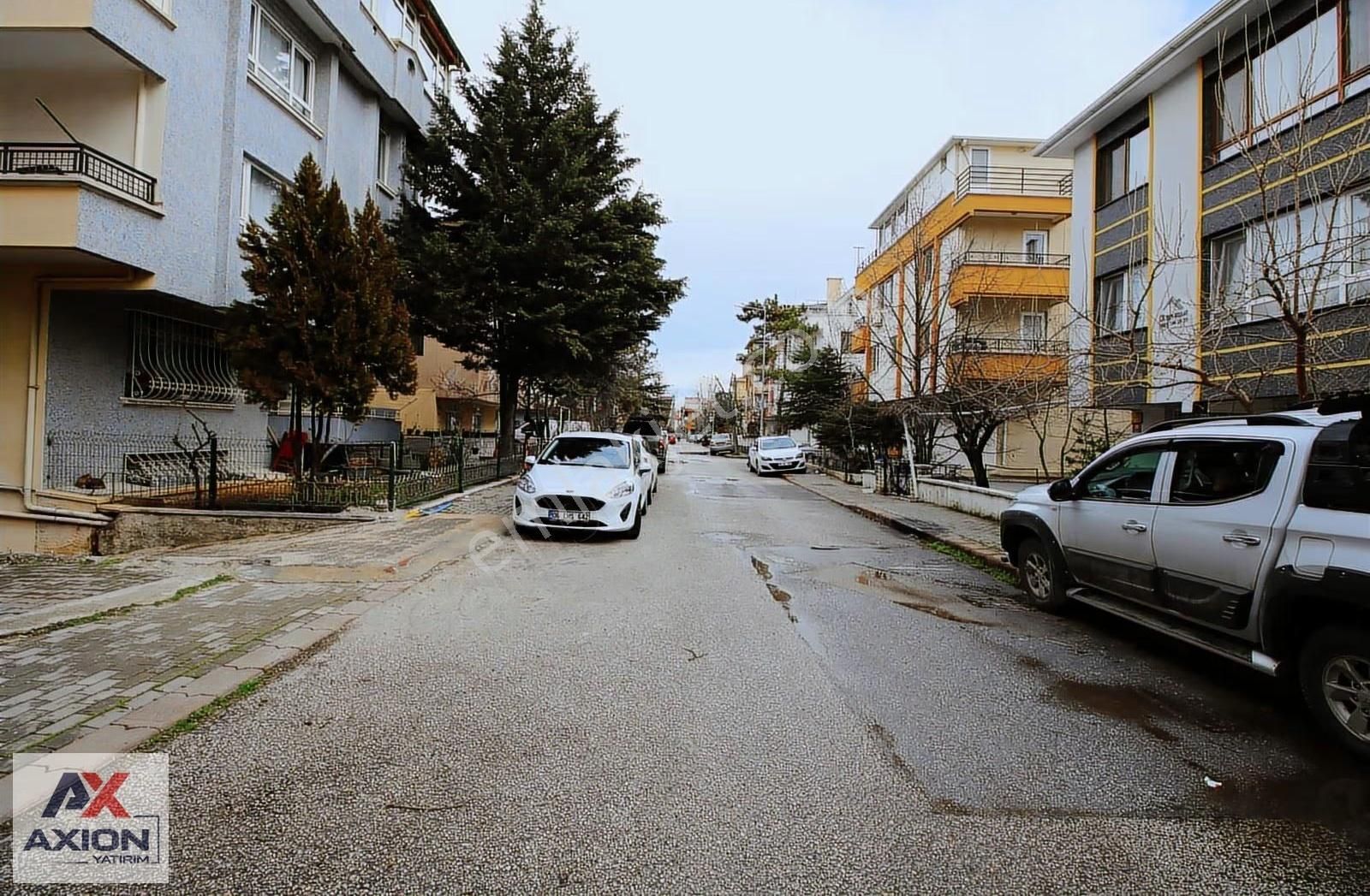 Gazi Mahallesinde Merkezi Konumda Satılık 3+1 Ara Kat Daire - Görsel 23