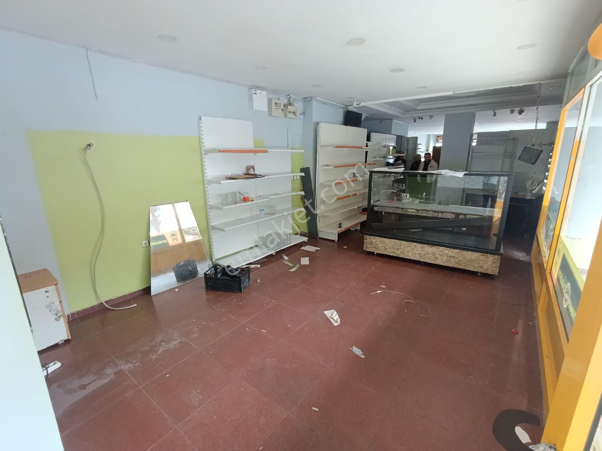Mendereste Merkezî Konumda Kiralık Dükkan - Görsel 4