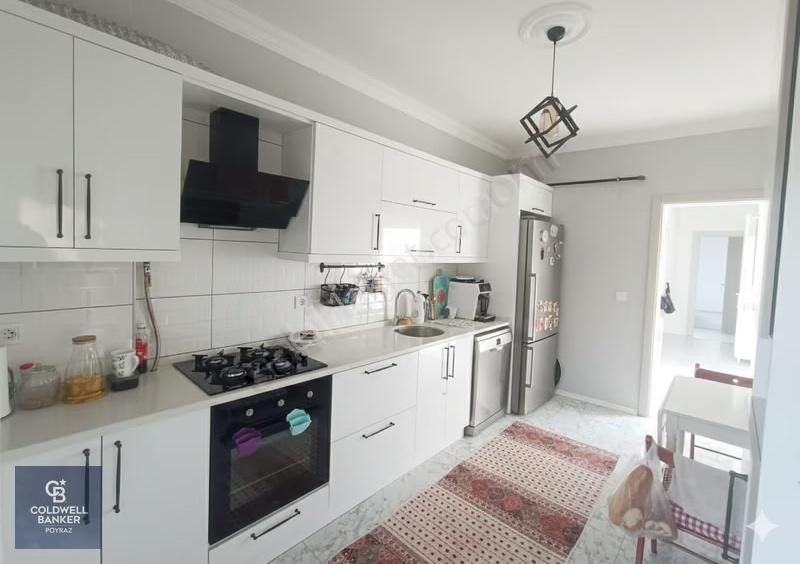 Menderes Coldwell Banker Poyraz'dan Cadde Üzeri Ferah 2+1 Daire