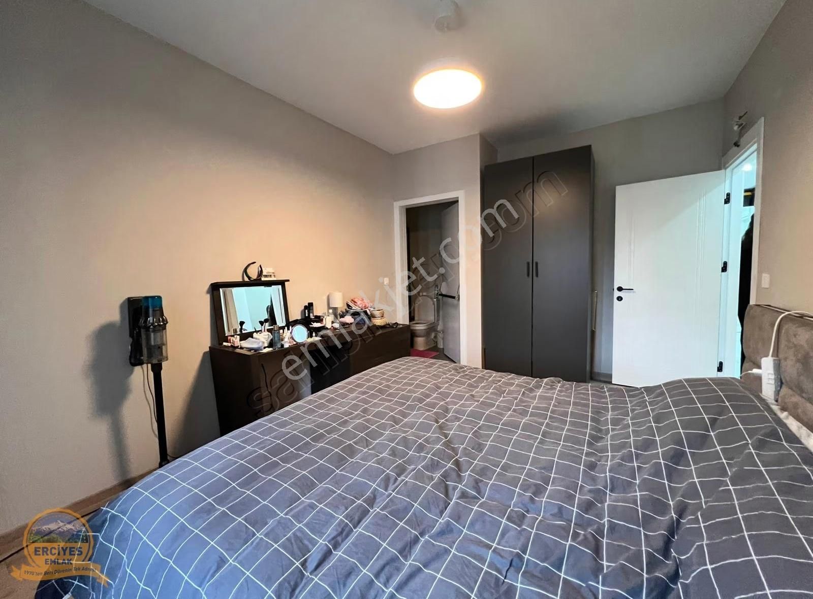 Erciyes'den Kaptanarifte Yeni Binada 3+1 Balkonlu, Ebeveynli - Görsel 2