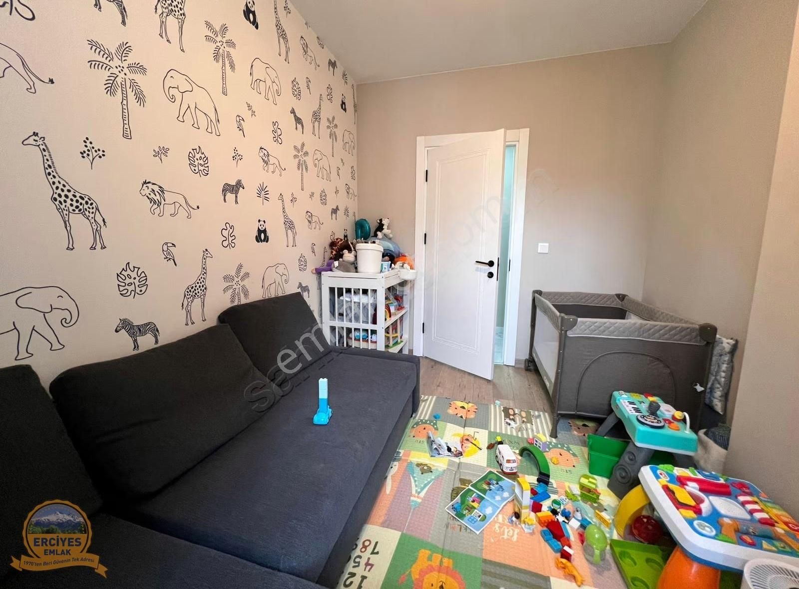 Erciyes'den Kaptanarifte Yeni Binada 3+1 Balkonlu, Ebeveynli - Görsel 4