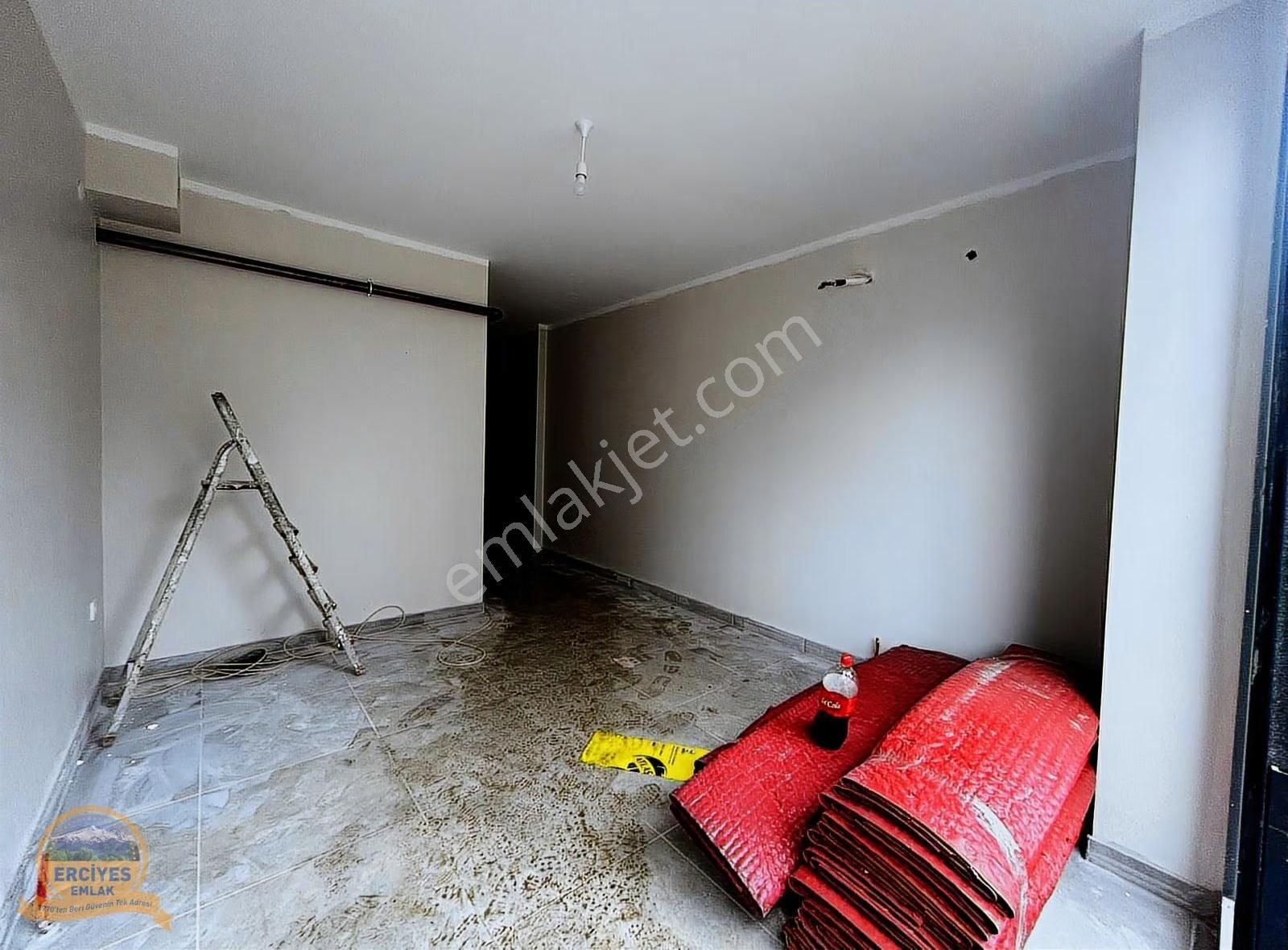 Erciyes'den Şair Arşi Caddesi Üzerinde Yeni Binada 90 M² Net - Görsel 6