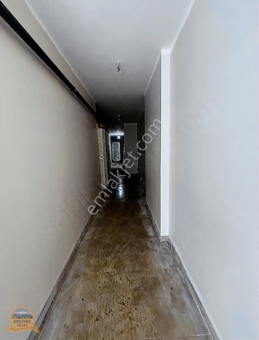 Erciyes'den Şair Arşi Caddesi Üzerinde Yeni Binada 90 M² Net - Görsel 12