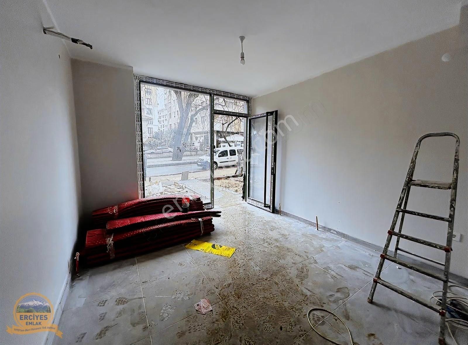 Erciyes'den Şair Arşi Caddesi Üzerinde Yeni Binada 90 M² Net - Görsel 3