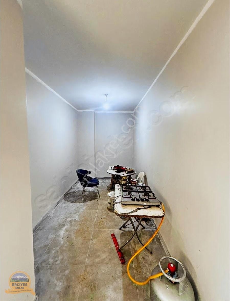 Erciyes'den Şair Arşi Caddesi Üzerinde Yeni Binada 90 M² Net - Görsel 9