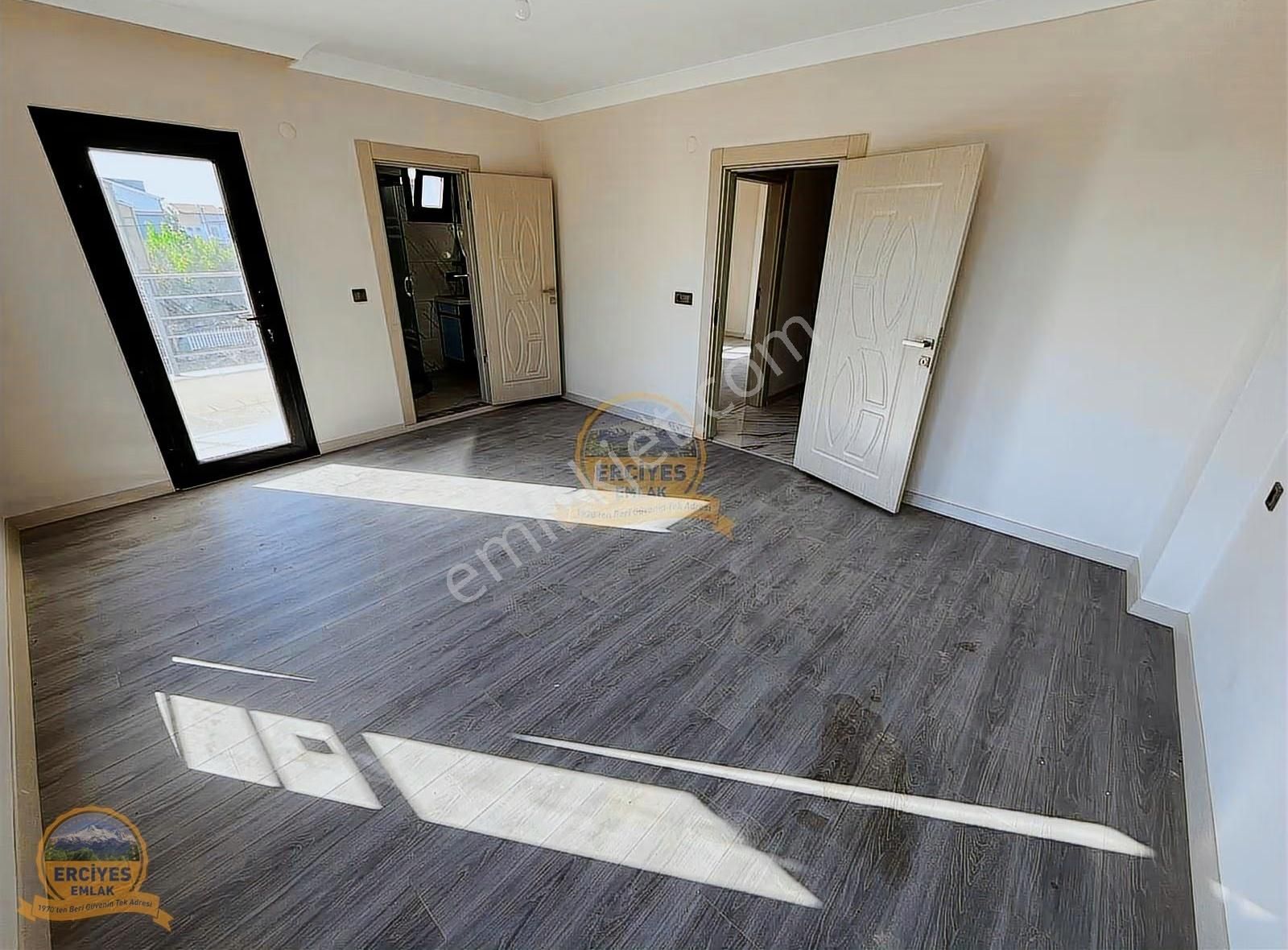 Erciyes'den Yeniçiftlikte Denize 250m Köşebaşı 4+1 Eşsiz Villa - Görsel 14