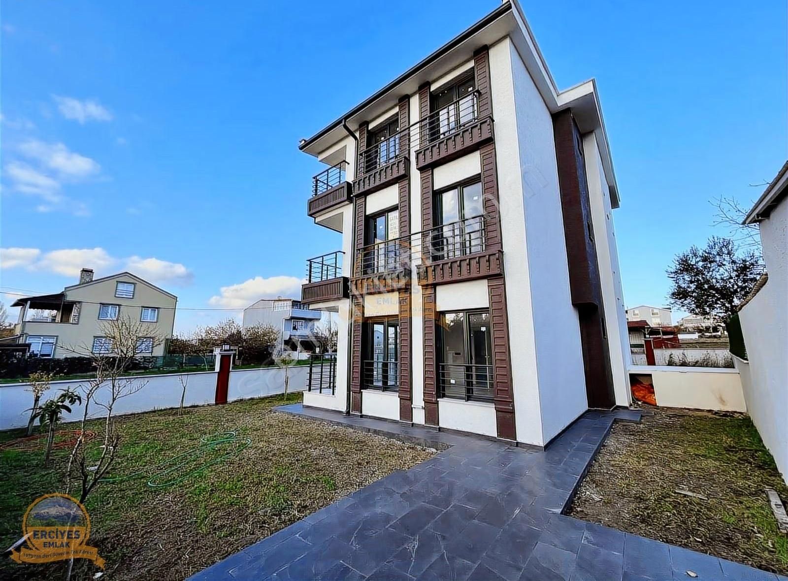 Erciyes'den Yeniçiftlikte Denize 250m Köşebaşı 4+1 Eşsiz Villa - Görsel 18