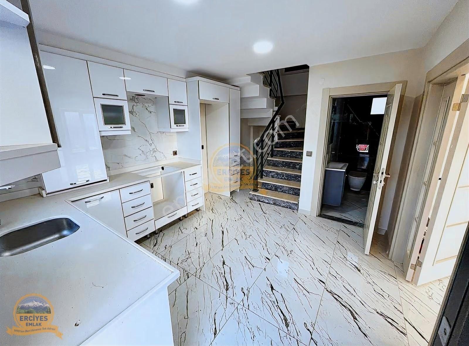 Erciyes'den Yeniçiftlikte Denize 250m Köşebaşı 4+1 Eşsiz Villa - Görsel 30