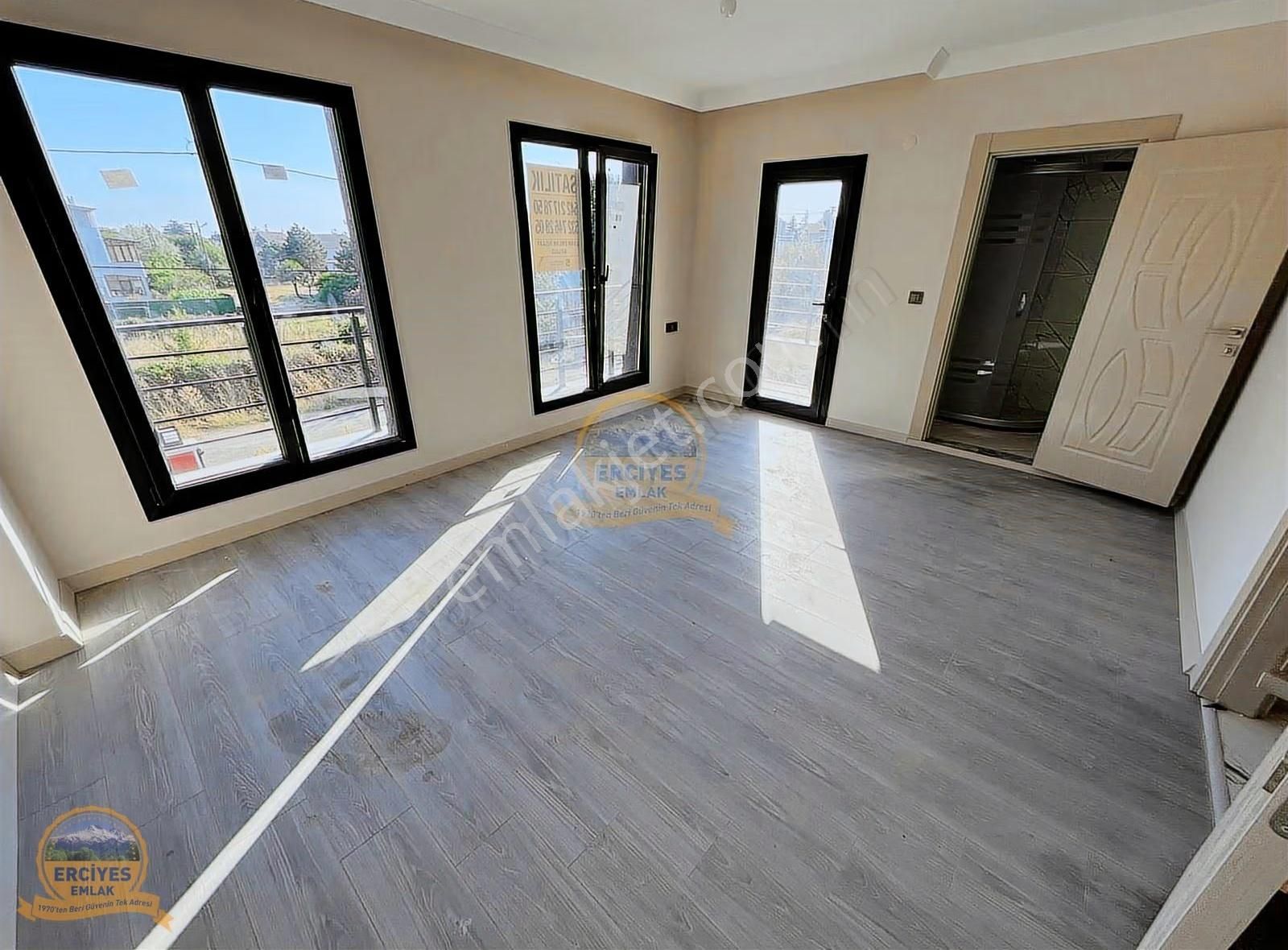Erciyes'den Yeniçiftlikte Denize 250m Köşebaşı 4+1 Eşsiz Villa - Görsel 3
