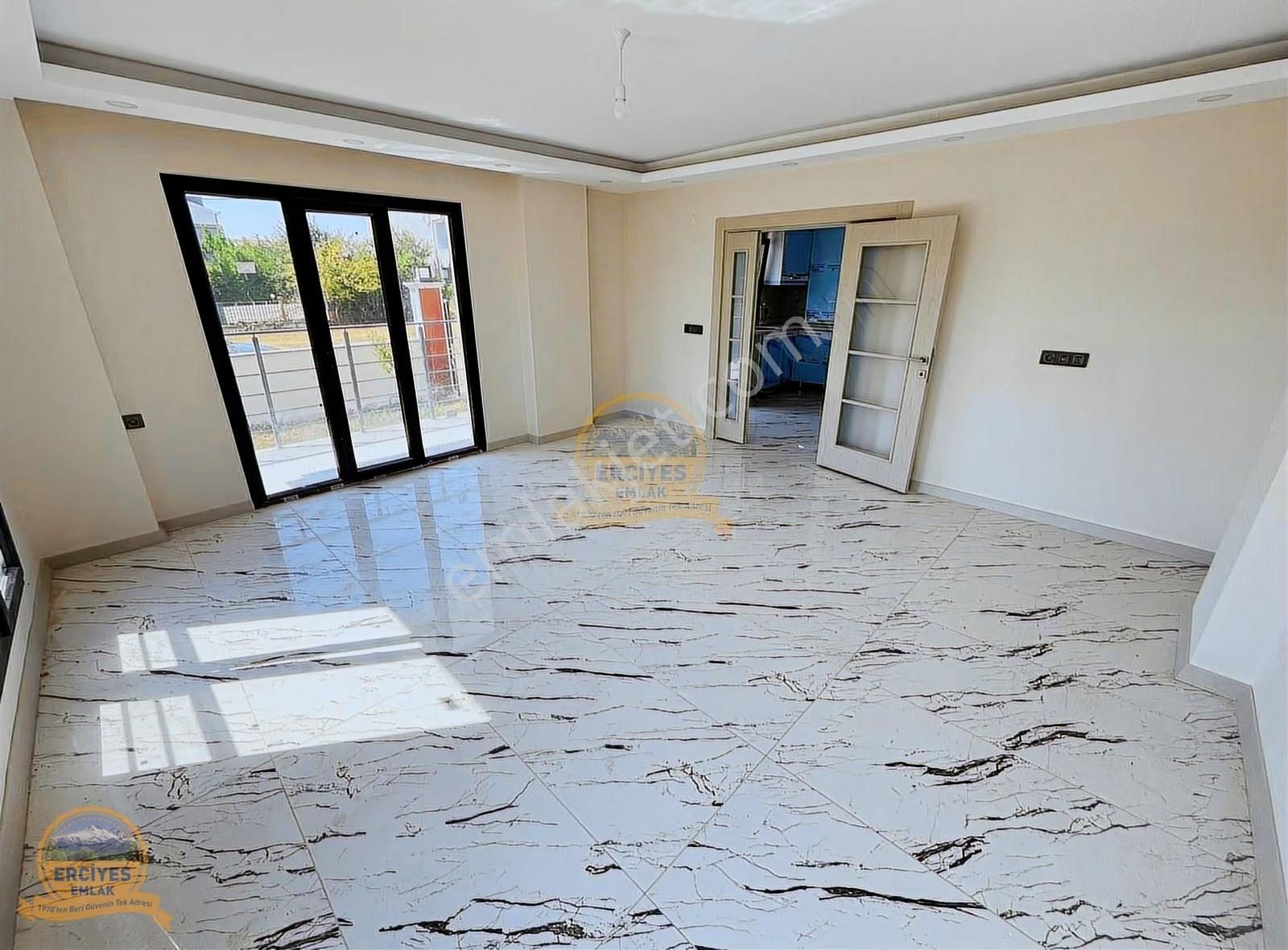 Erciyes'den Yeniçiftlikte Denize 250m Köşebaşı 4+1 Eşsiz Villa - Görsel 6